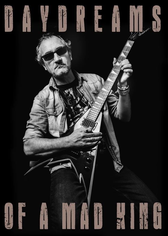Portrait d'un guitariste avec une Jackson en V